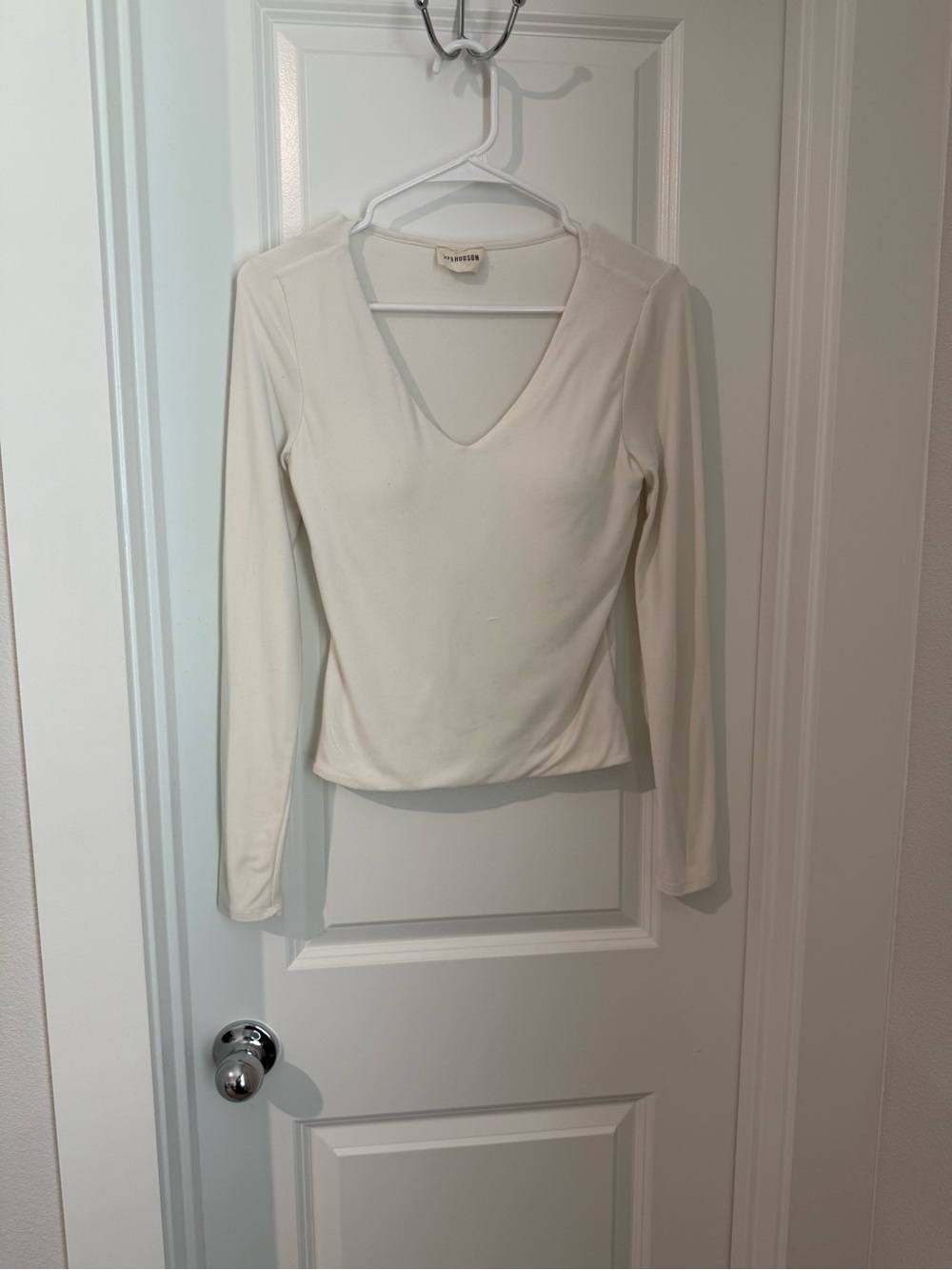 7th & Hudson White Long Sleeve V-Neck Stretch Top Women's Medium